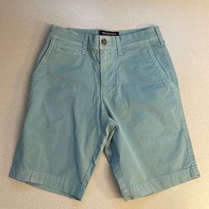 American Eagle Men’s Slim Fit Extreme Flex Shorts. New without tags